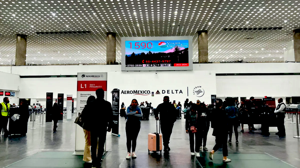 Senadores demandan prohibir y sancionar sobreventa de boletos de avión en México