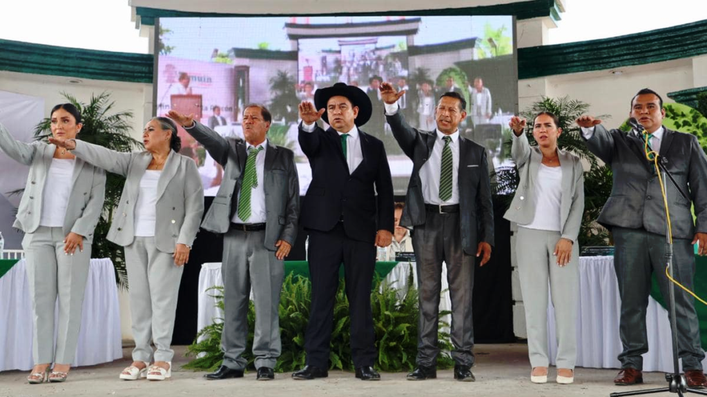 Marcelino Bautista tomó protesta como presidente de Tamuín; conoce al Cabildo