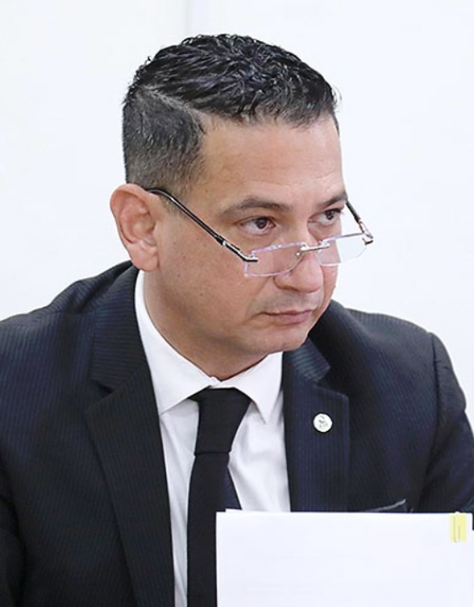 René Oyarvide cobró doble sueldo en el gobierno y además litiga en Ciudad Valles