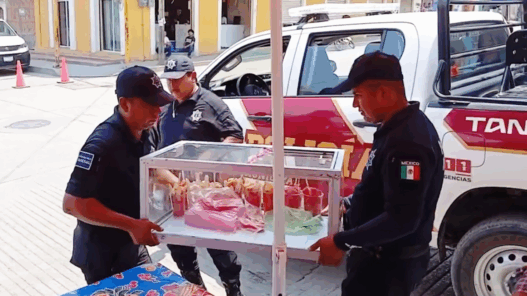Detienen a vendedor de frutas en Tanlajás; policías decomisan su mercancía y lo encarcelan