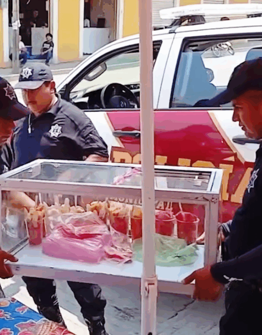 Detienen a vendedor de frutas en Tanlajás; policías decomisan su mercancía y lo encarcelan
