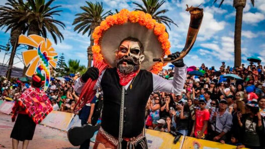 Comparsa "Parranda El Consuelo" y Trío Son de la Tierra llevan Xantolo a Perú y Chile