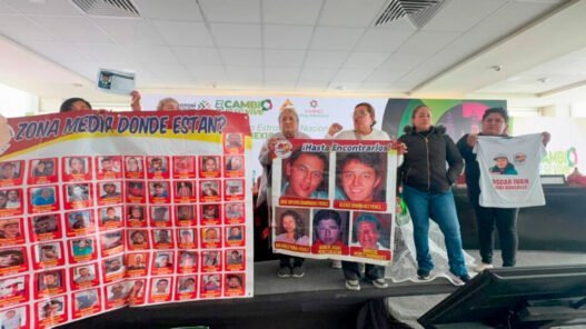 Madres buscadoras irrumpen evento oficial para exigir Fiscalía para Personas Desaparecidas en SLP