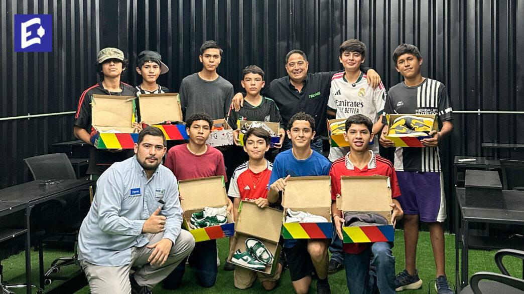 Tecmol entrega tenis a jóvenes deportistas de Ciudad Valles
